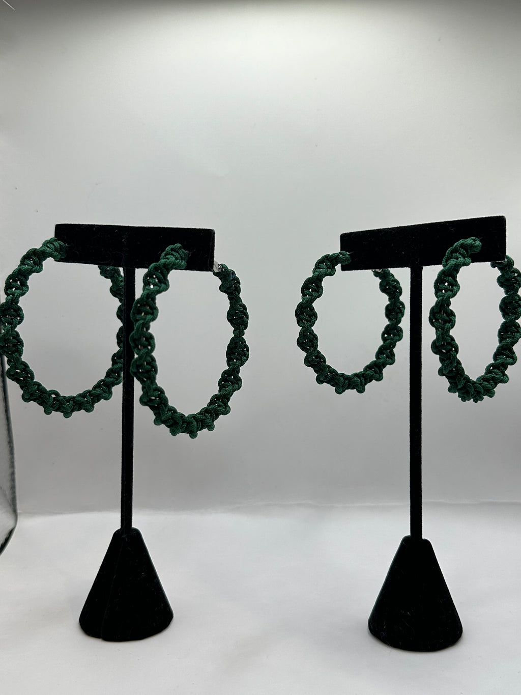 Verde Bosque Twisted Hoops